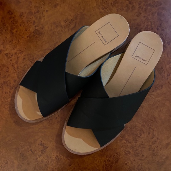 Dolce Vita Pipar Crossover Sandal - Picture 3 of 7